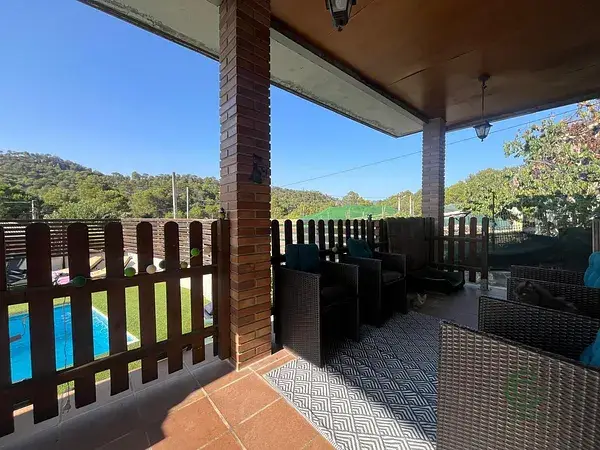 Casa en La Pobla de Claramunt con Piscina y Garaje