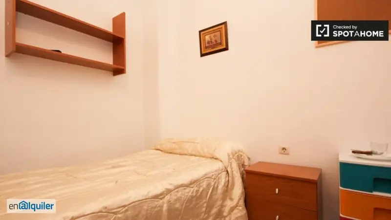 Habitacion Relajante en Piso Compartido Los Pajaritos Granada