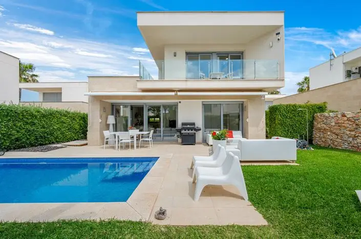 Villa 3 Dormitorios Piscina Climatizada Golf