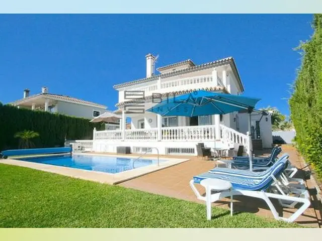Villa de Lujo en Mijas Golf 5 Dormitorios Piscina Jardin