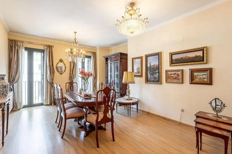 Piso en venta en Granada centro 142m2 4 dormitorios Garaje