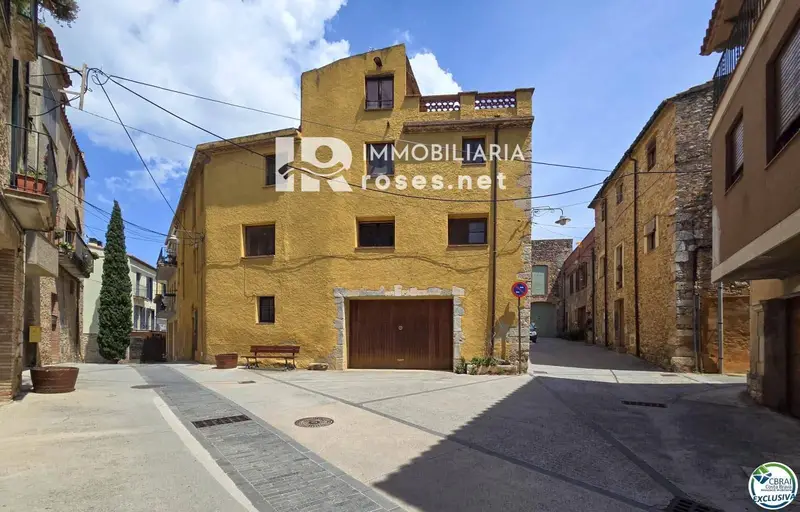 Chalet en Venta Peralada Girona 6 Habitaciones 3 Plantas