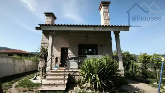 Chalet Moderno en Malvas con Piscina y Barbacoa