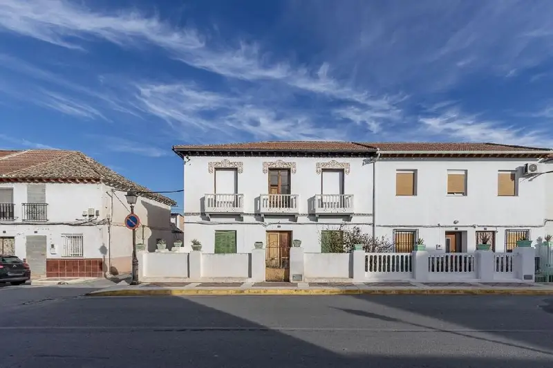 Casa en Fuente Vaqueros para reformar con patio y secadero