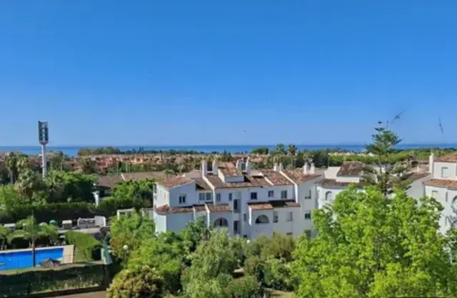 Atico en venta en El Paraiso con vistas al mar
