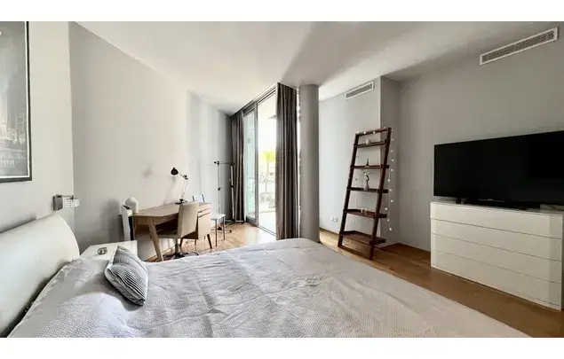 Rent 3 bedroom house of 466 m² in Málaga