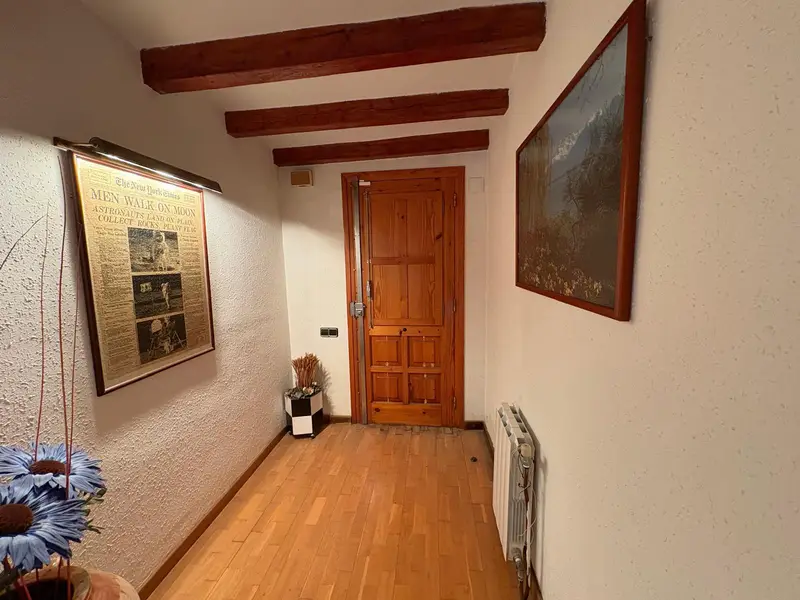 Casa Pareada en venta. Casa de pueblo con mucho encanto, reformada para entrar a vivir, zona muy tranquila y bien comunicada