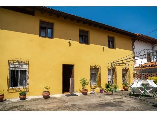Casa Pareada con Garaje y Terreno en Herrán Altamira