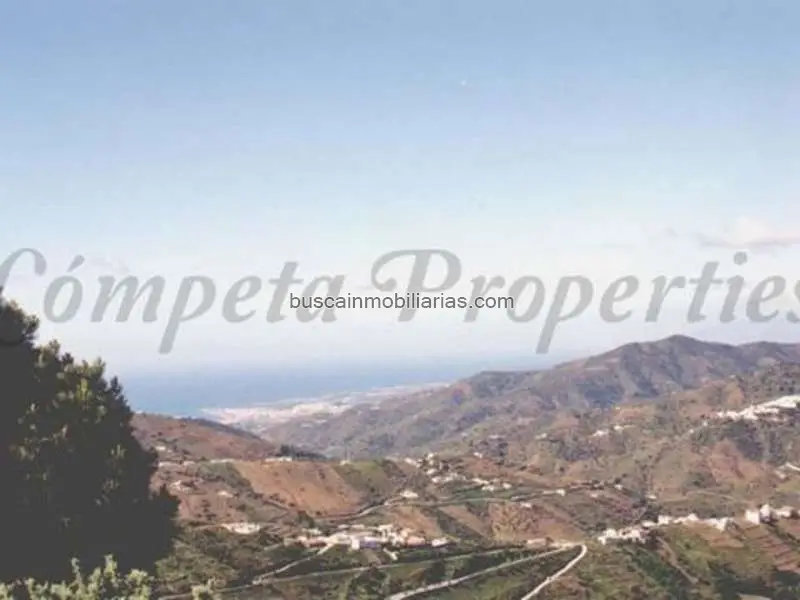 Parcela en Venta en Cómpeta con Vistas Panorámicas