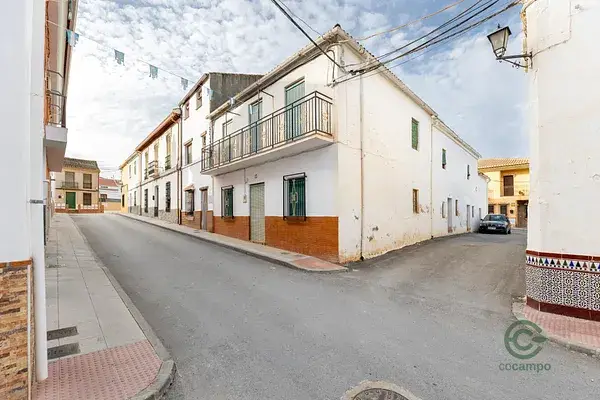 Dos Casas en Huelma: 9 Dormitorios, 2 Baños - Ideal Familias e Inversores