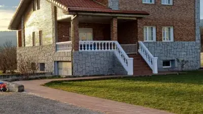Chalet en Venta Valle de Losa 427m2 con Garaje y Barbacoa