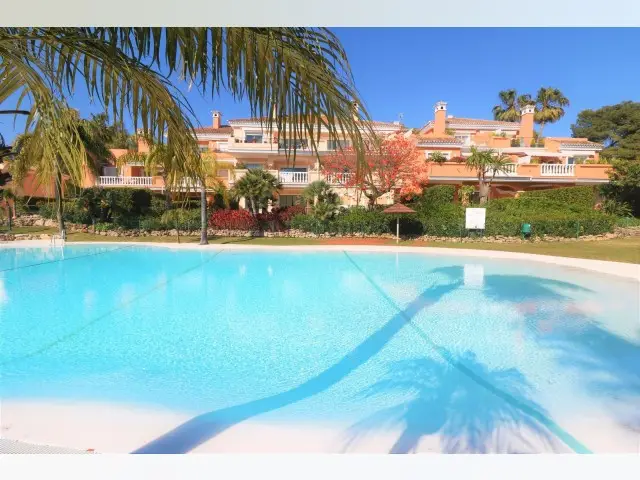 Apartamento 2 Dormitorios Milla de Oro Playa Piscina Seguridad