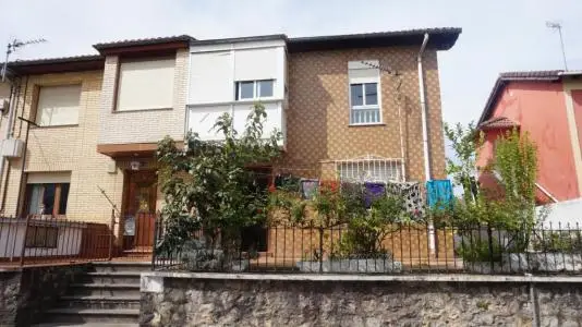 Casa con Jardin y Patio en Torrelavega