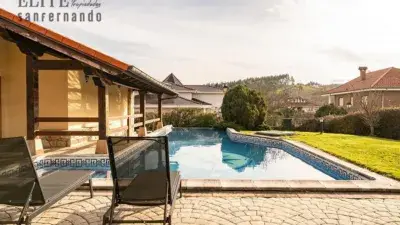 Chalet en Venta Santillana del Mar con Piscina y Jardin
