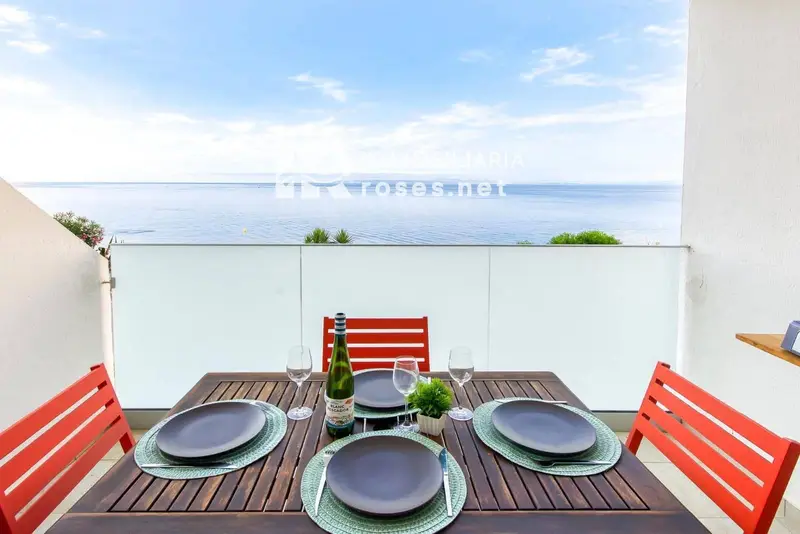 Apartamento en Roses con Vistas al Mar y Licencia Turistica