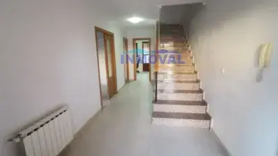 Chalet adosado en venta en Canal