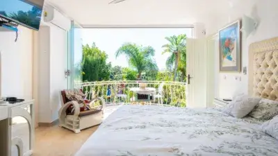 Villa Mediterránea en Estepona: Lujo, Paz y Privacidad