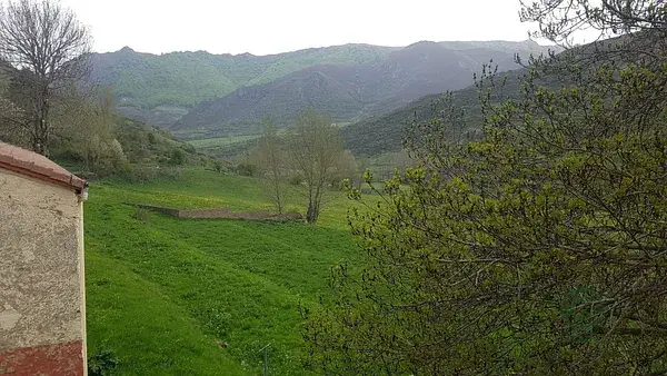 Casa en Carmenes 288m2 con Parcela 360m2 Ideal Verano o Negocio Rural