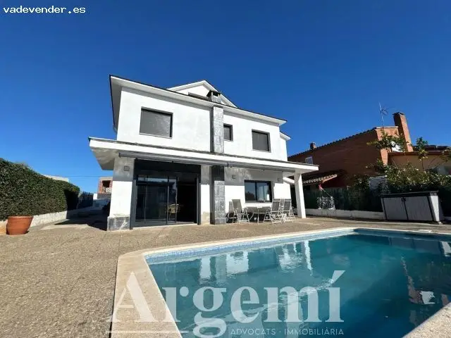 Chalet de Lujo Reformado en Palau-solita i Plegamans