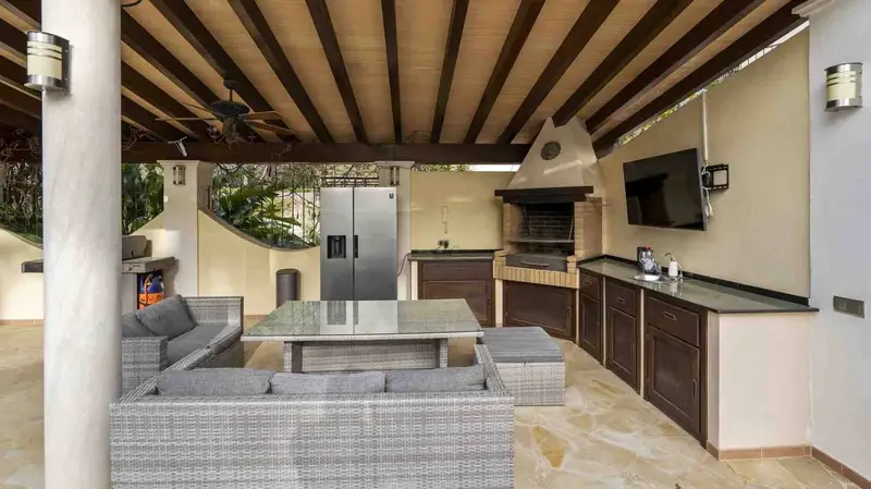 Villa de Lujo en Santa Ponsa con Acceso Directo a Campo de Golf