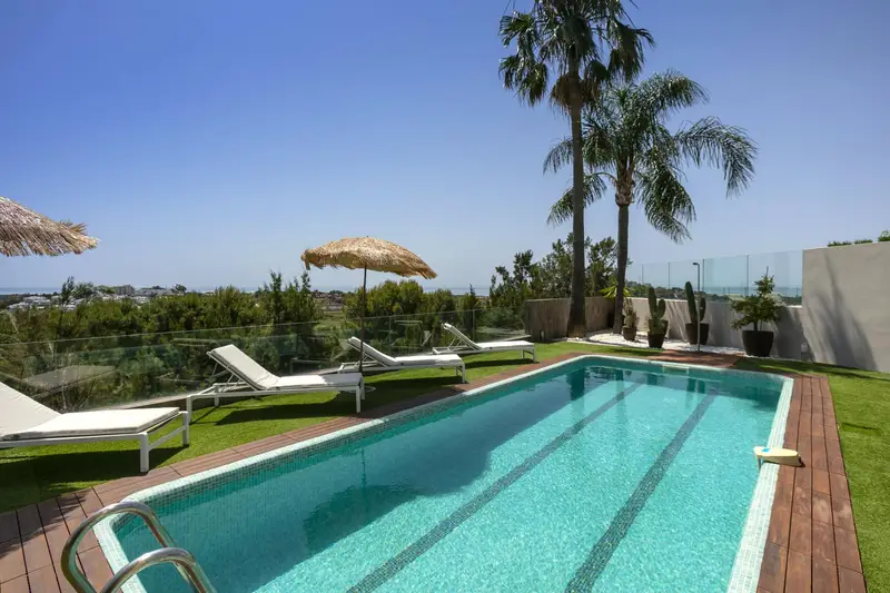 Villa de Lujo en Nueva Atalaya con Vistas Panor"}},micas