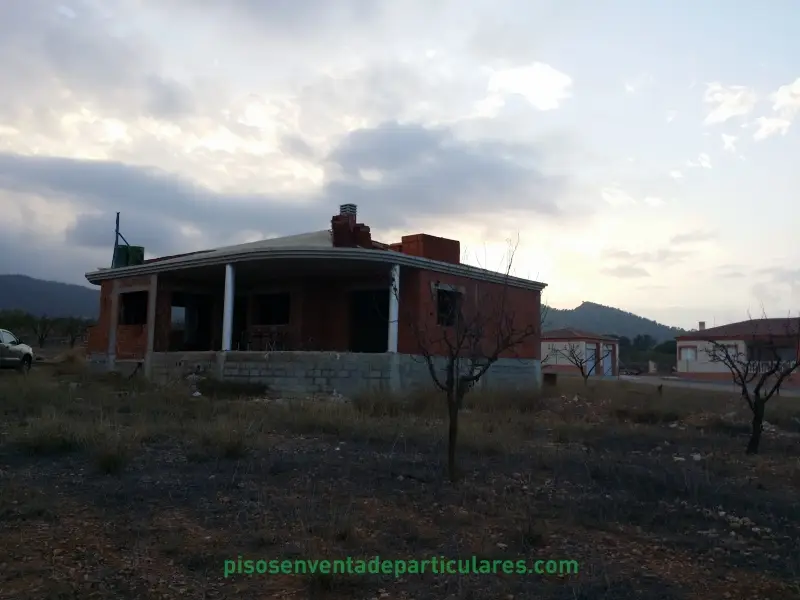 Venta Chalet a Medio Construir Pinoso