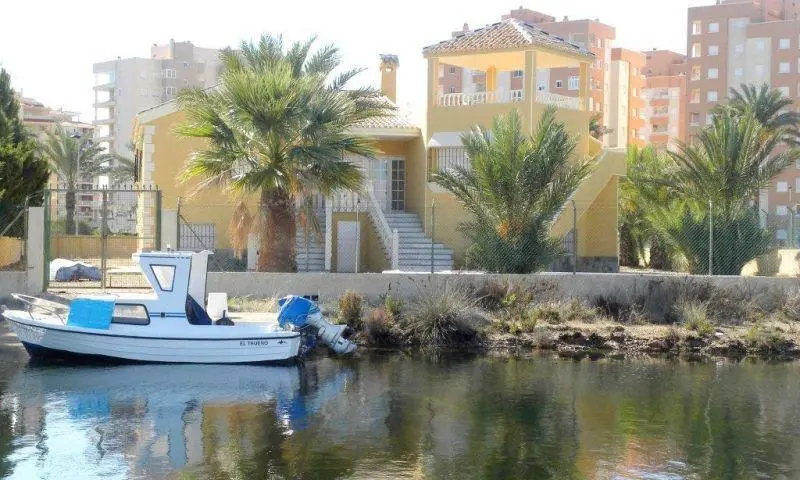 Villa de Lujo en La Manga del Mar Menor con Embarcadero Privado