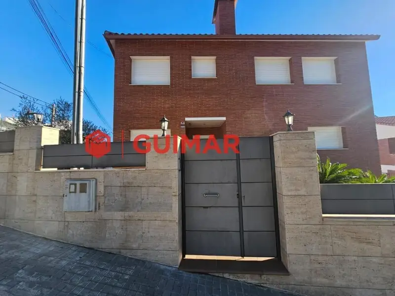 Chalet en Viladecans con piscina y jardín