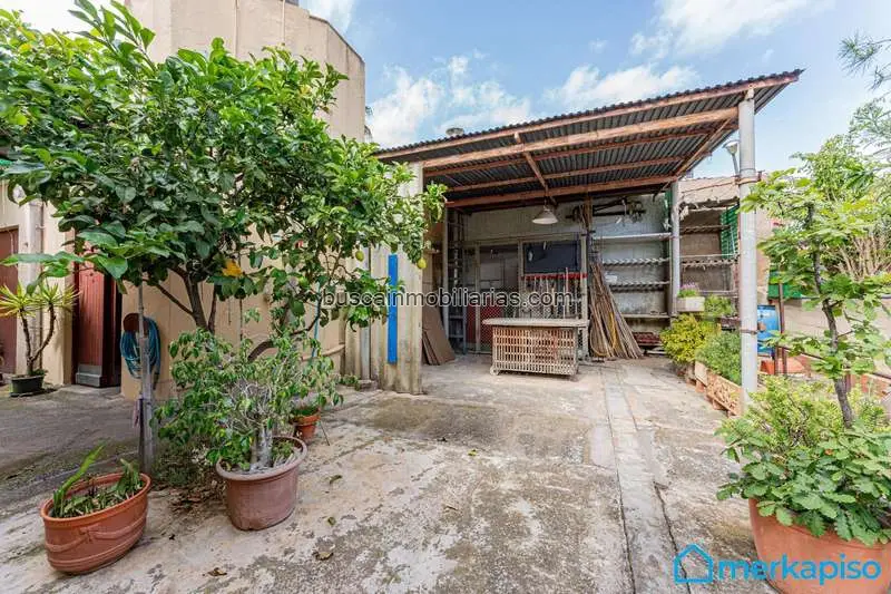 Casa en Viladecans con Terreno Ideal para Reformar