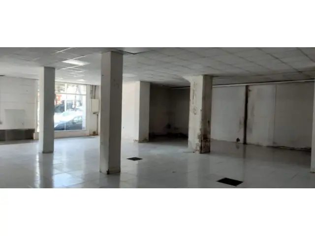 Local Comercial en Canovelles 183m2 Esquinero con 4 Aparadores