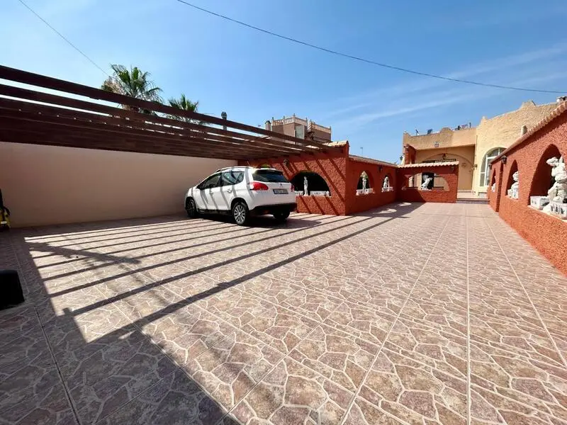 Chalet Independiente en El Chaparral Torrevieja