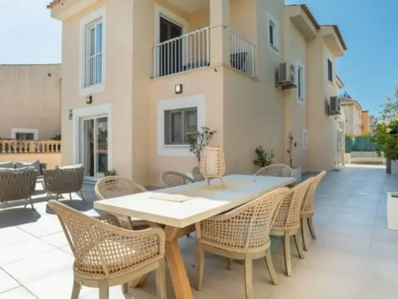 Chalet en Santa Ponsa con 4 dormitorios y terraza de 150m2