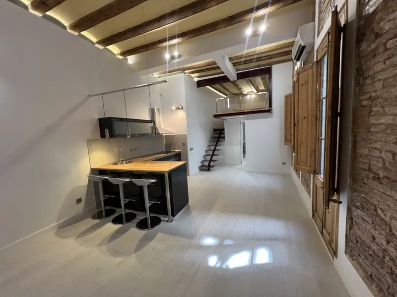 Piso con encanto en finca rehabilitada en Barcelona