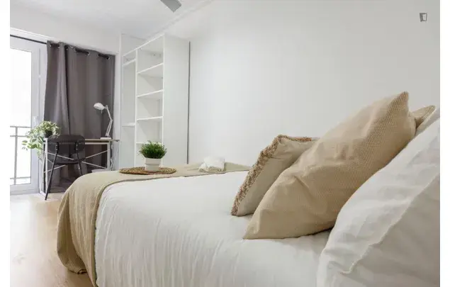 Alquiler Apartamento 7 Dormitorios Valencia Estudiantes 18-30