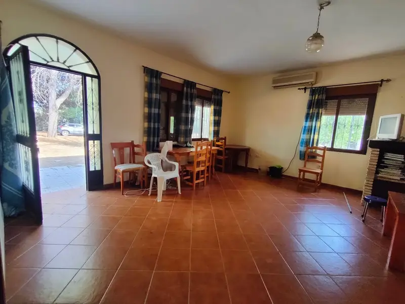 Chalet con Piscina en Bailén - 3 Dormitorios - 3500m2