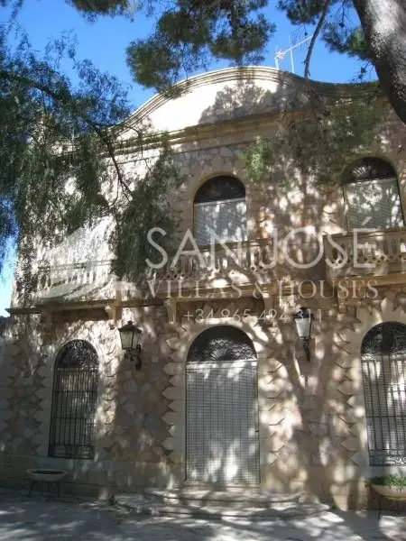 Villa de Lujo en Beties Monovar con Piscina y Coto de Caza