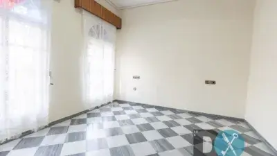 Chalet en Venta con 4 Dormitorios 2 Baños y Piscina