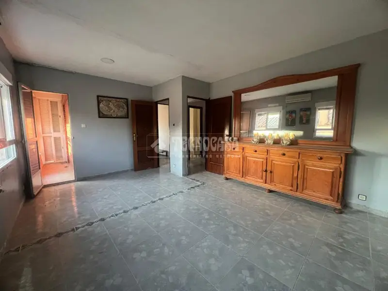 Piso en venta en Linares