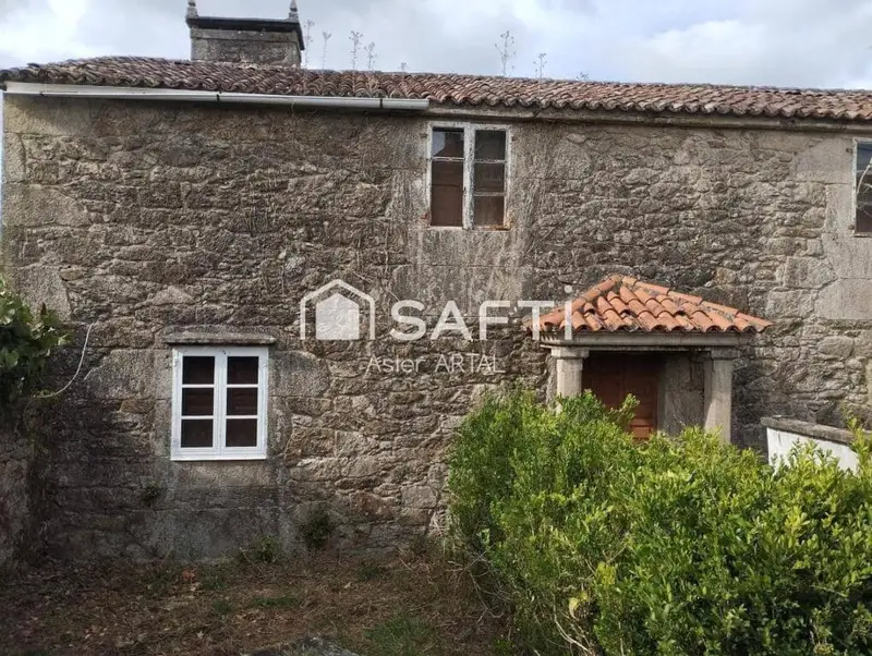 Chalet en venta en A Estrada: Finca llana para construir tu hogar