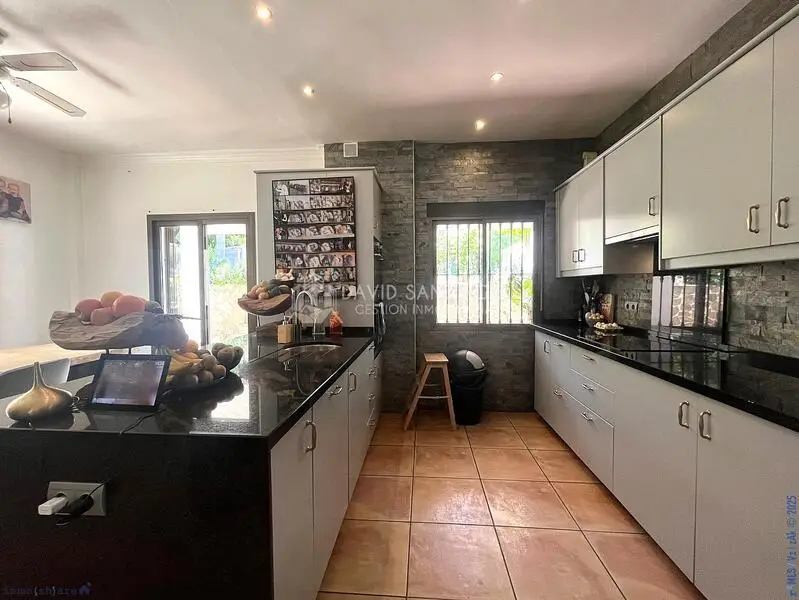 Villa en Riogordo con Piscina Privada y Amplia Parcela