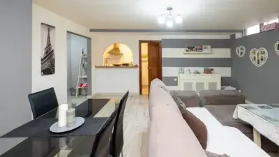 Casa en Venta en Monteluz Peligros 4 Dormitorios Piscina y Garaje