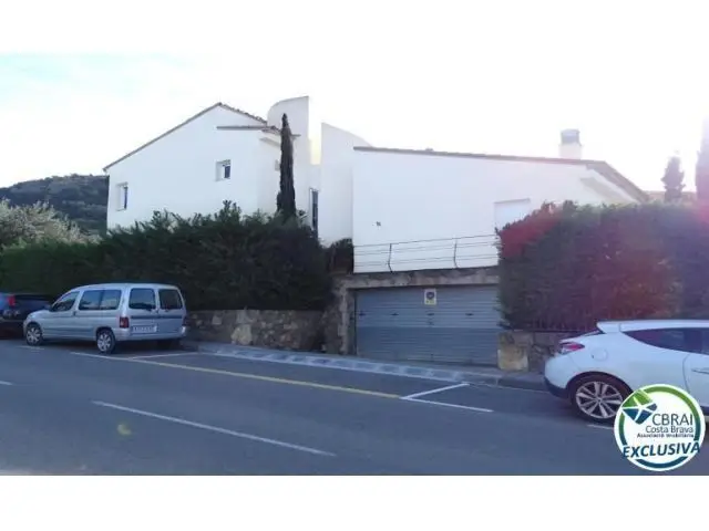 Chalet en Roses con Jardin 755m2 348m2 construidos 4 habitaciones