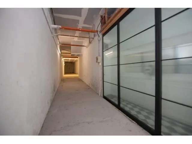 Bajo En Edificio Singular, En La Renovada Calle San Andrés