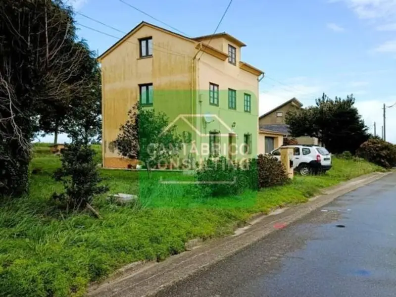 Chalet en Castropol Asturias 3 plantas 2975m2 finca garaje