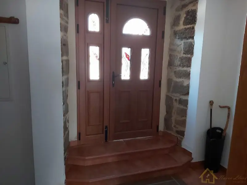 Casa en Baralla con 6 Dormitorios y Finca de 10000m2