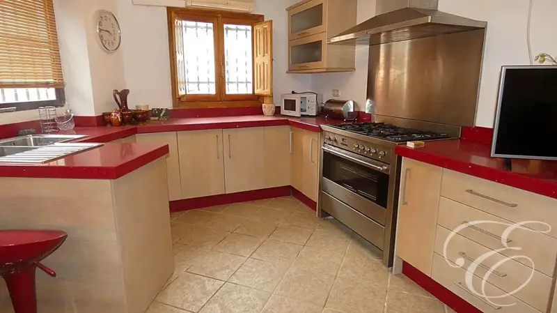 Chalet en Cacín Granada 6 Dormitorios 2 Baños Terraza Balcones Reformado