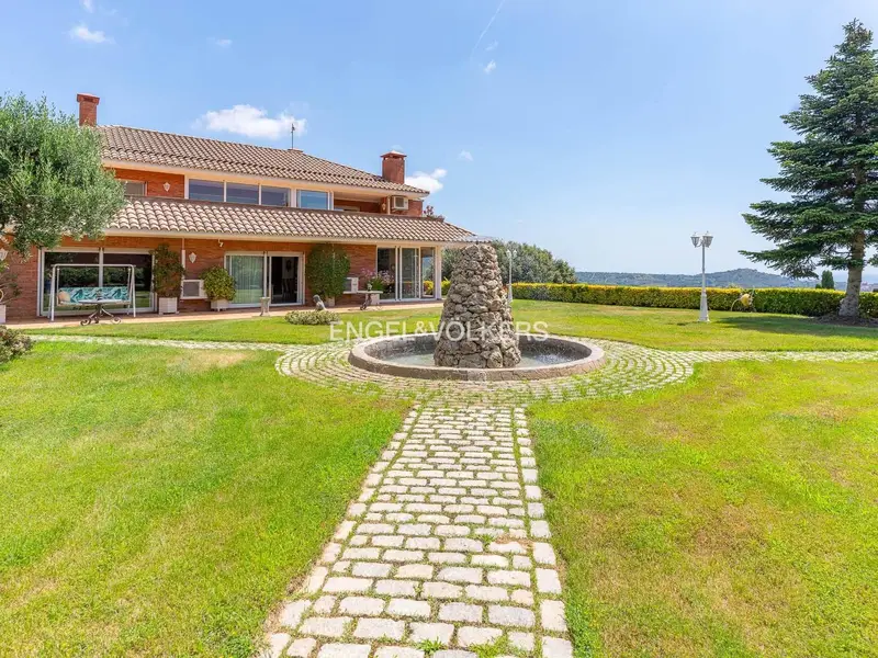 Finca en Argentona con 5 habitaciones y 4 baños