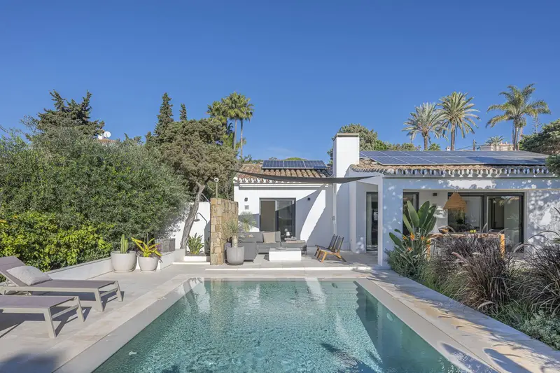 Villa en Marbesa 3 Dormitorios  Reformada  Lujo