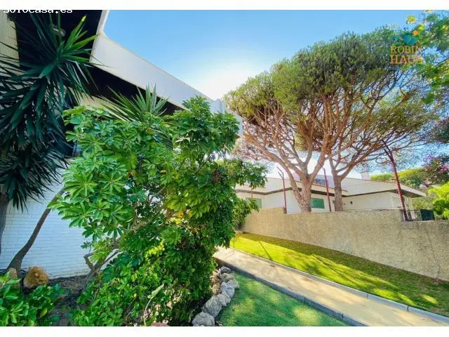 Villa Eco-Sostenible en El Portil: Lujo y Naturaleza