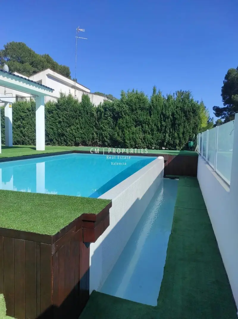 Chalet en Alquiler La Canada Paterna Valencia Piscina Jardin 4 Dormitorios